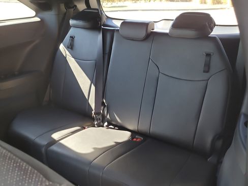 Used 2025 Toyota Sienna Limited image 15