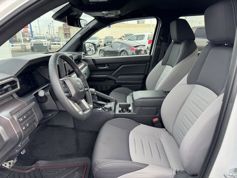 Used 2025 Toyota Tacoma TRD Sport image 25