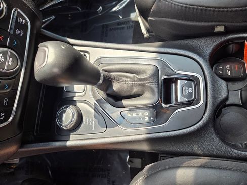 Used 2021 Jeep Cherokee Limited AWD/4WD image 19