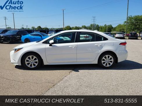 Used 2024 Toyota Corolla LE FWD image 2