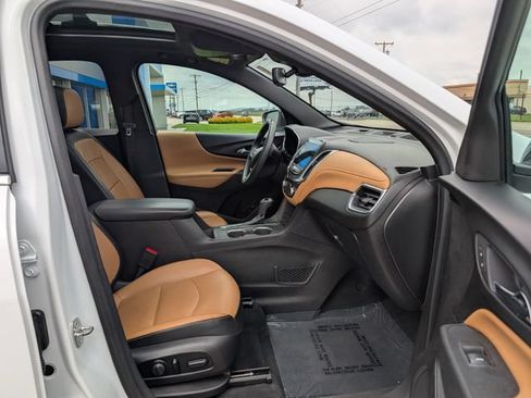 Used 2018 Chevrolet Equinox Premier FWD image 3