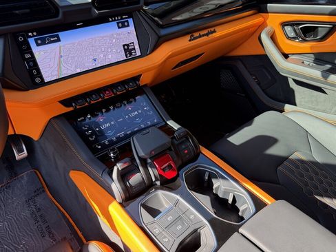 Used 2025 Lamborghini Urus SE AWD/4WD image 19