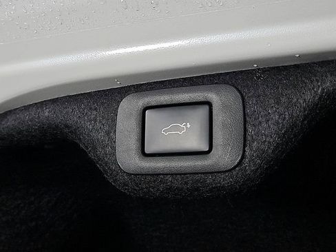 Used 2025 Lexus ES 300h w/ Premium Package image 31