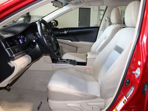 Used 2013 Toyota Camry LE FWD image 8