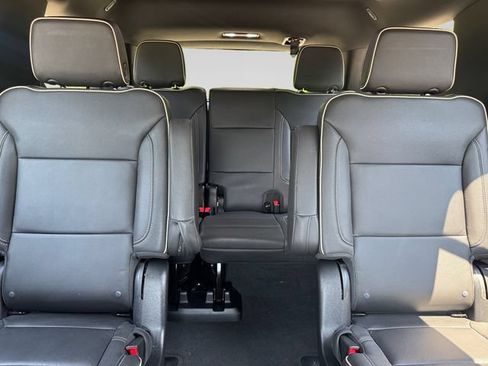 Certified 2023 GMC Yukon SLT w/ SLT Luxury Package AWD/4WD image 25