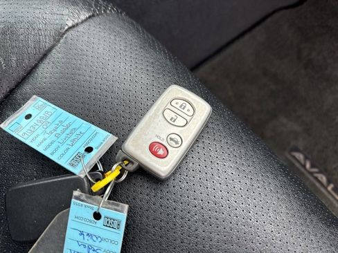 Used 2009 Toyota Avalon Limited image 37