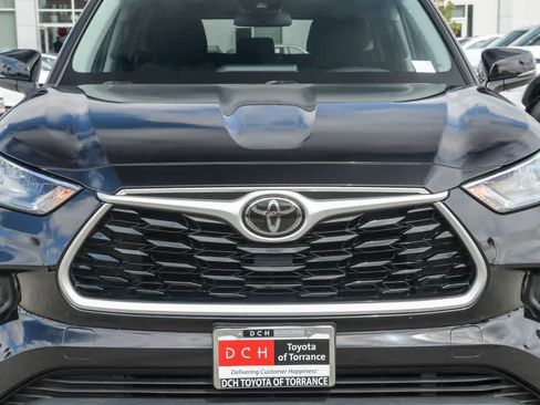 Used 2020 Toyota Highlander LE FWD image 5