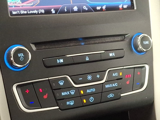 Used 2016 Ford Fusion SE w/ Equipment Group 202A FWD image 18