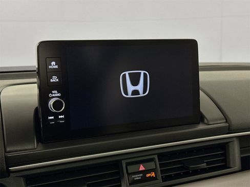 Used 2024 Honda Pilot Touring image 12