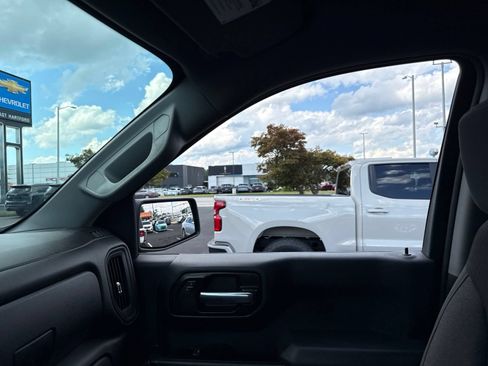 Used 2022 Chevrolet Silverado 1500 Custom w/ Safety Confidence Package AWD/4WD image 26