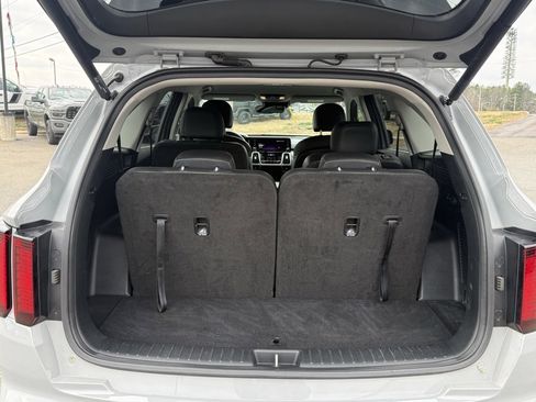 Used 2023 Kia Sorento EX image 5