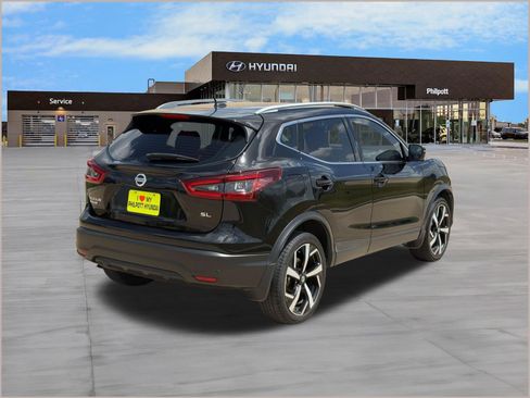 Used 2022 Nissan Rogue Sport SL w/ Premium Package FWD image 9