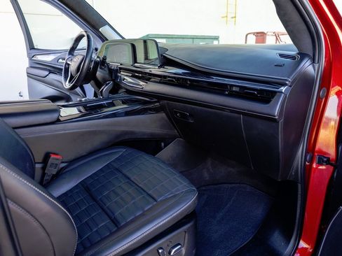 Used 2023 Cadillac Escalade ESV V image 15