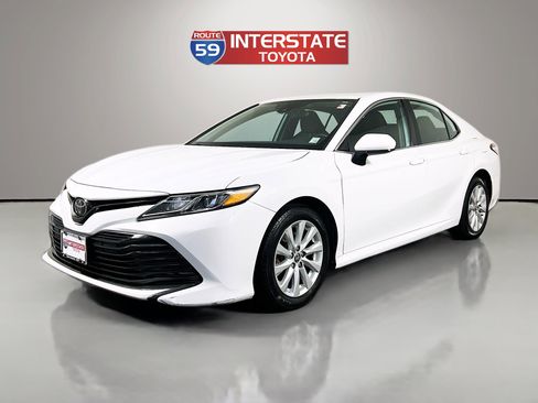Used 2020 Toyota Camry LE image 3