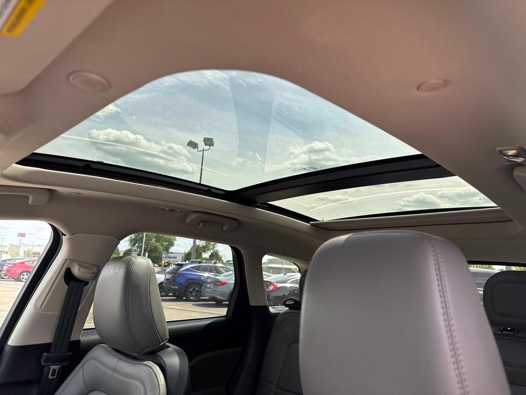 Certified 2024 Lincoln Corsair Grand Touring w/ Equipment Group 301A AWD/4WD image 8