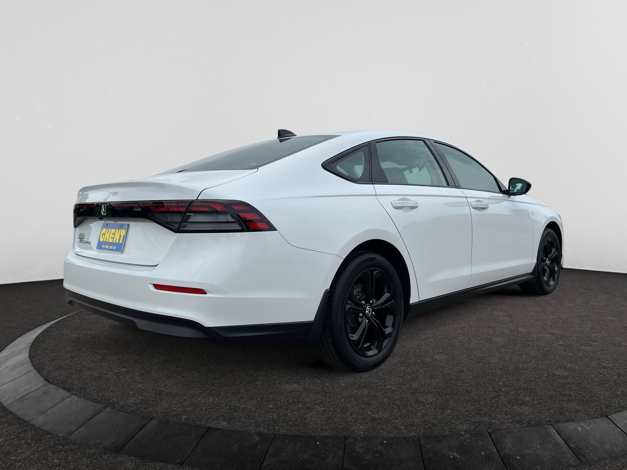 Used 2025 Honda Accord SE image 6