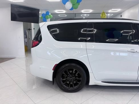 Used 2020 Chrysler Pacifica Touring-L w/ Advanced Safetytec Group AWD/4WD image 8