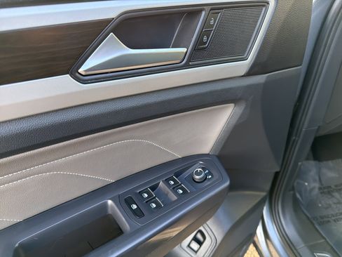 Used 2021 Volkswagen Atlas SE image 11