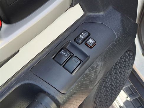 Used 2011 Toyota FJ Cruiser 4WD image 21