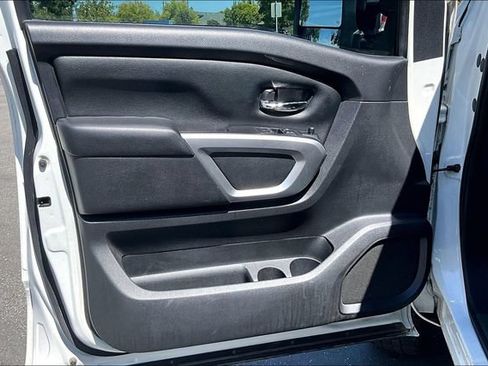 Used 2017 Nissan Titan SV RWD image 22