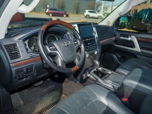Used 2021 Toyota Land Cruiser image 11