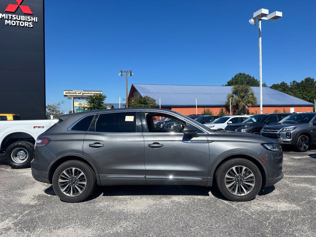 Used 2021 Lincoln Nautilus Reserve FWD image 2