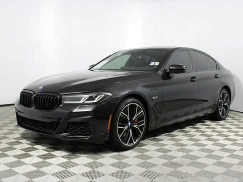 Used 2023 BMW 530e w/ M Sport Package image 3