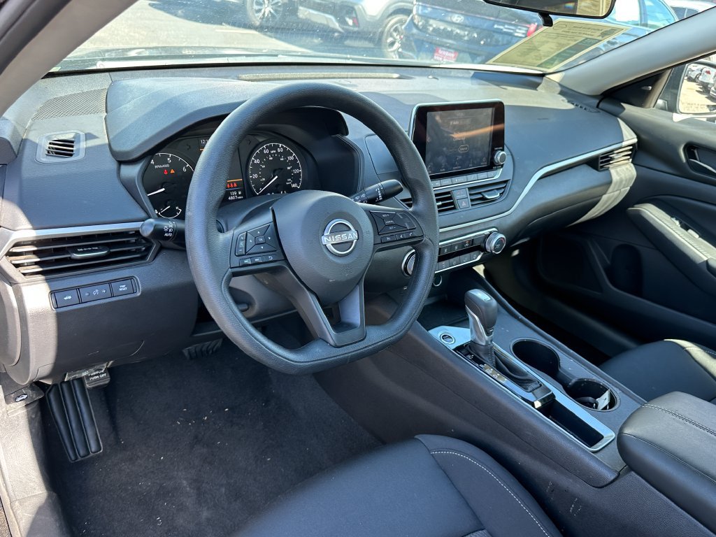 Used 2025 Nissan Altima 2.5 S FWD image 19