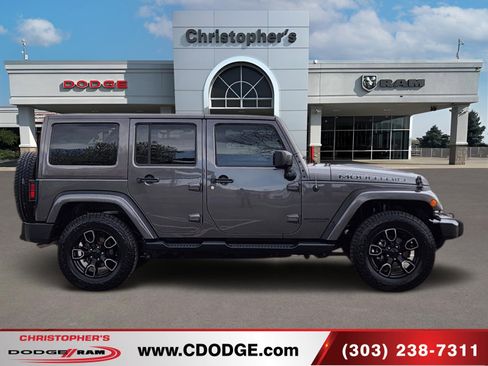 Used 2017 Jeep Wrangler Unlimited Sahara image 2