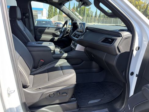 Used 2024 GMC Yukon XL SLT w/ SLT Premium Package RWD image 10