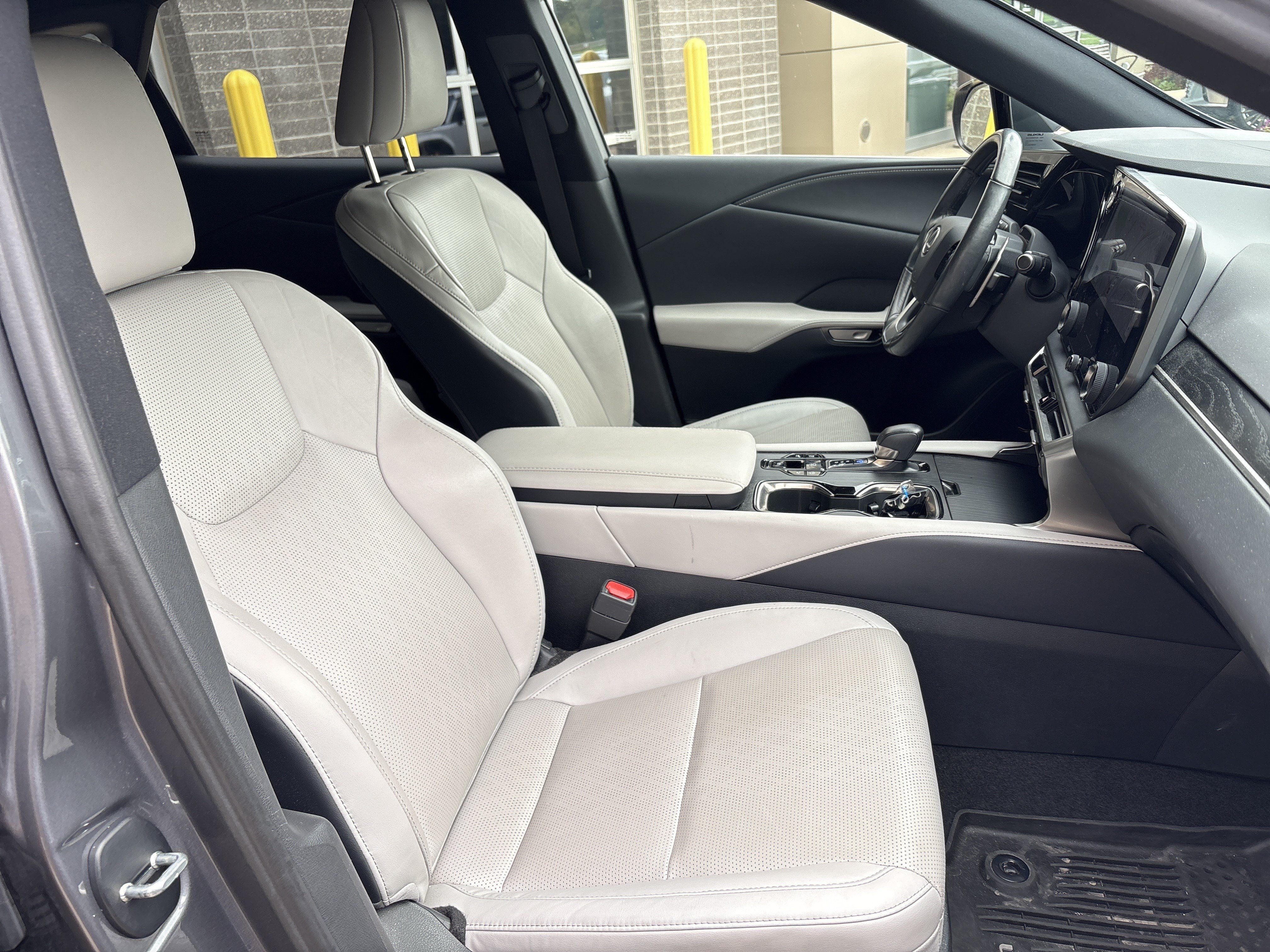 Used 2023 Lexus RX 350 Premium Plus w/ Cold Area Package AWD/4WD image 33