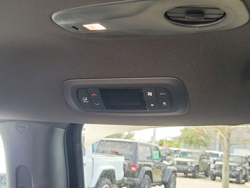 New 2026 Chrysler Voyager LX image 10