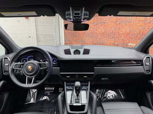 Used 2023 Porsche Cayenne S AWD/4WD image 11