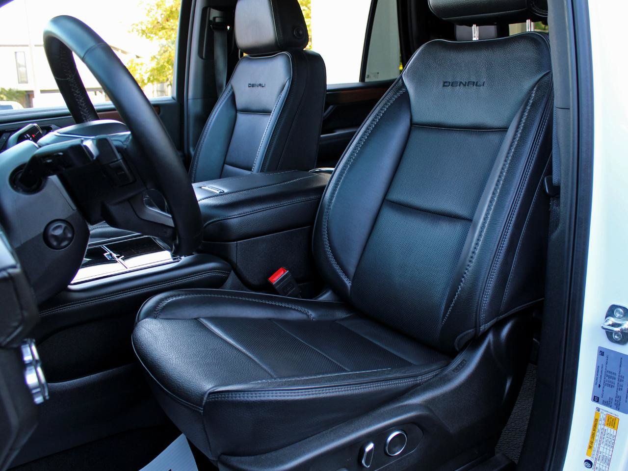 Used 2025 GMC Yukon Denali AWD/4WD image 18