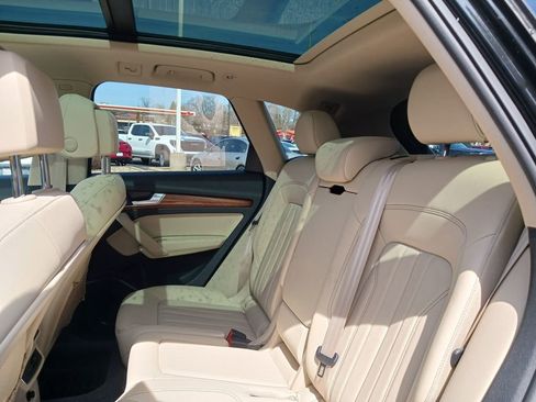 Used 2023 Audi Q5 2.0T Premium w/ Convenience Package image 6