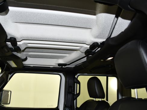 Used 2018 Jeep Wrangler Unlimited Sahara w/ Uconnect 4C Nav & Sound Group image 38