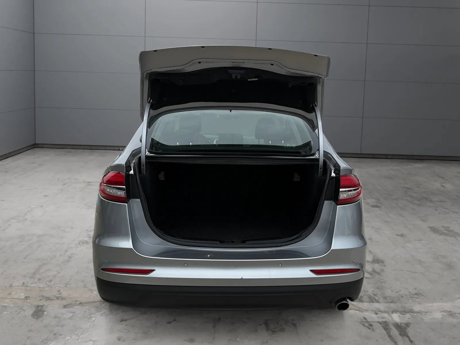 Used 2020 Ford Fusion SE FWD image 9