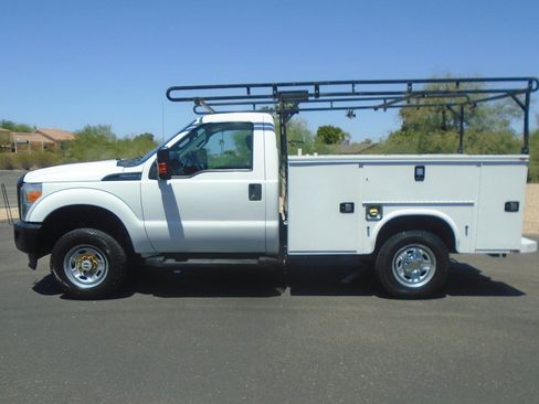 Used 2016 Ford F250 XL w/ Power Equipment Group AWD/4WD image 17