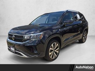 Used 2024 Volkswagen Taos SE video 1