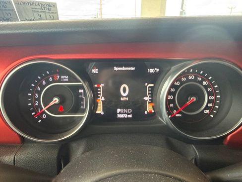 Used 2018 Jeep Wrangler Unlimited Rubicon w/ Dual Top Group AWD/4WD image 19