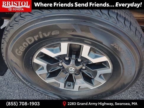 Used 2018 Toyota Tacoma TRD Off-Road w/ Technology Package AWD/4WD image 10