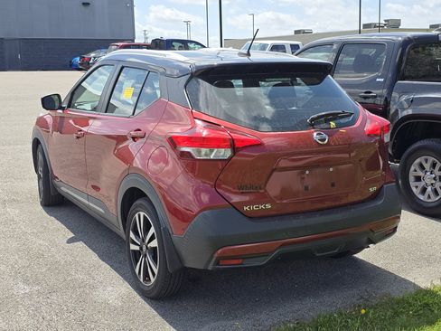 Used 2019 Nissan Kicks SR image 5