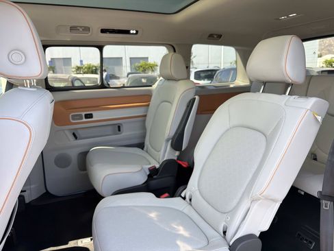 Certified 2025 Volkswagen ID. Buzz Pro S Plus AWD/4WD image 10