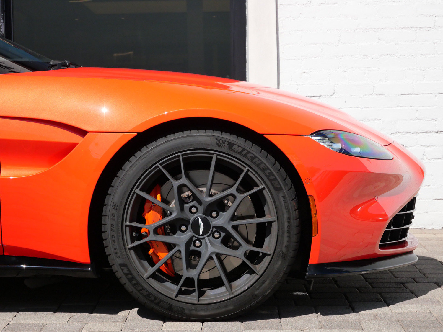 Used 2022 Aston Martin V8 Vantage Coupe RWD image 4