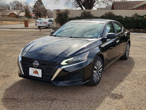 Used 2024 Nissan Altima 2.5 SV image 1