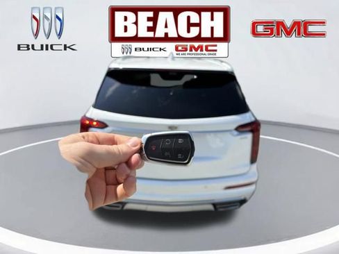 Used 2023 Cadillac XT6 Premium Luxury w/ Technology Package FWD image 6