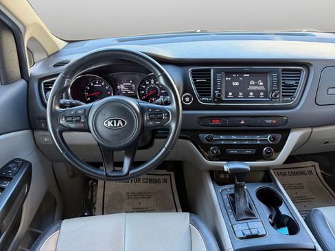 Used 2017 Kia Sedona LX w/ LX Essentials Premium Package image 26