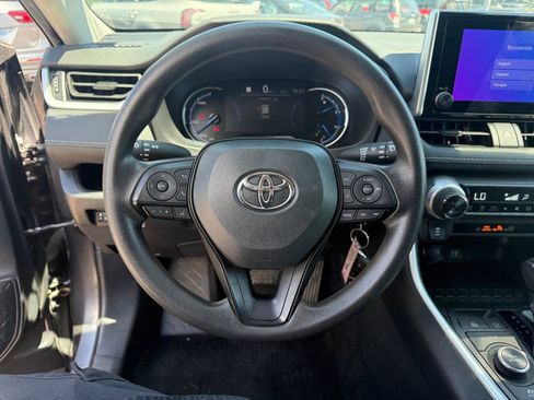 Used 2024 Toyota RAV4 LE AWD/4WD image 9