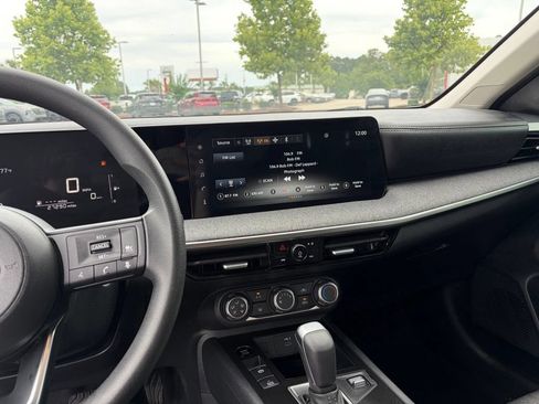 Certified 2025 Nissan Kicks SV w/ Illumination Package FWD image 20