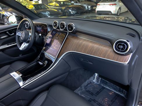 Used 2023 Mercedes-Benz GLC 300 4MATIC image 59